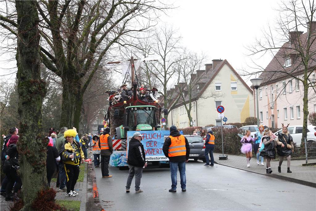 Karnevalsumzug 2023 in Selm: Viele Fotos von den Wagen und Fußgruppen Eindrücke vom Karnevalsumzug 2023 in Selm