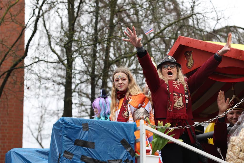 Karnevalsumzug 2023 in Selm: Viele Fotos von den Wagen und Fußgruppen Eindrücke vom Karnevalsumzug 2023 in Selm