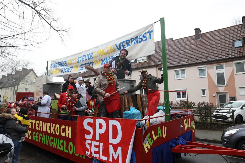 Karnevalsumzug 2023 in Selm: Viele Fotos von den Wagen und Fußgruppen Eindrücke vom Karnevalsumzug 2023 in Selm