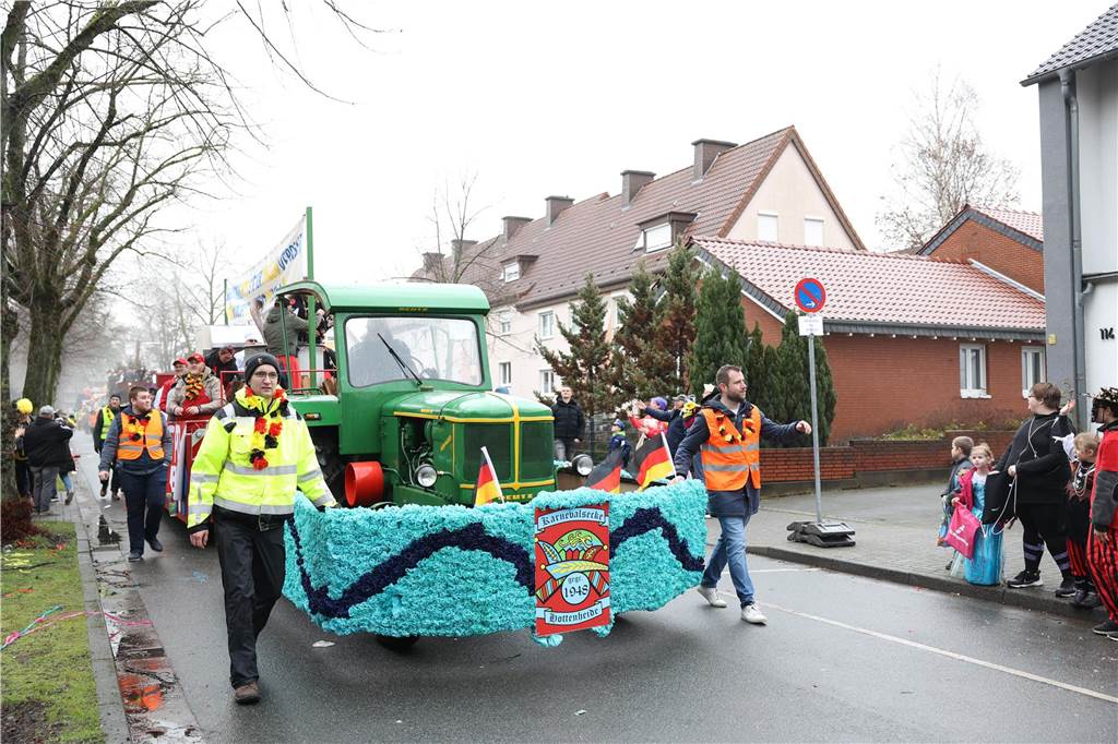 Karnevalsumzug 2023 in Selm: Viele Fotos von den Wagen und Fußgruppen Eindrücke vom Karnevalsumzug 2023 in Selm