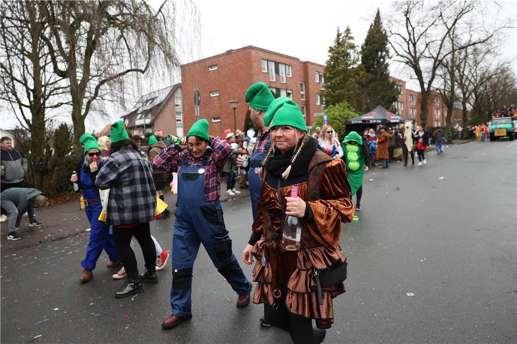 Karnevalsumzug 2023 in Selm: Viele Fotos von den Wagen und Fußgruppen Eindrücke vom Karnevalsumzug 2023 in Selm