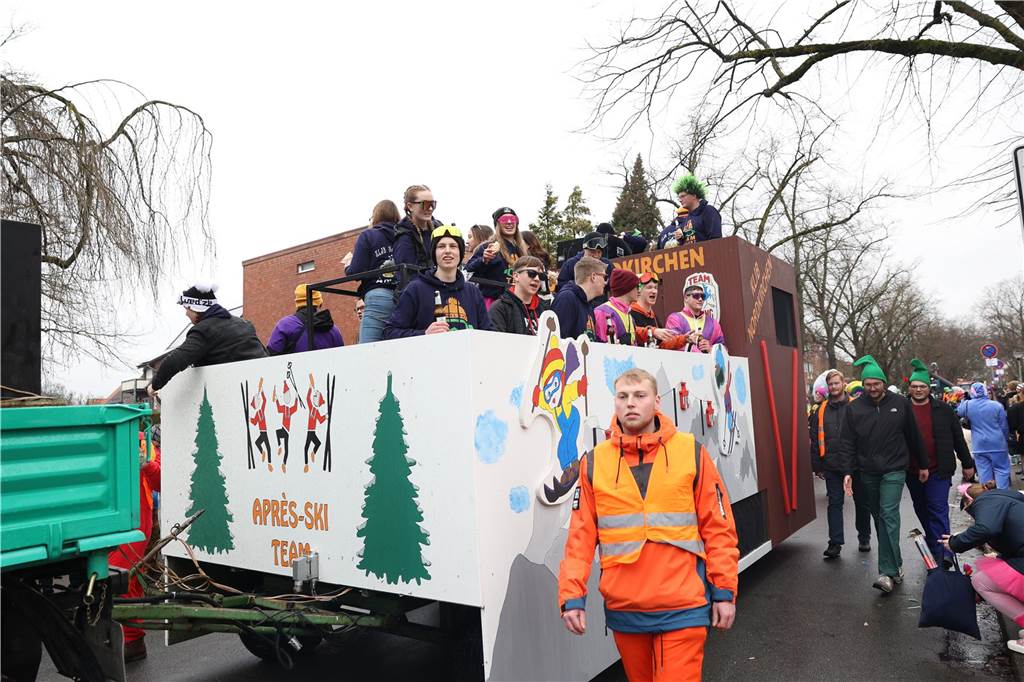 Karnevalsumzug 2023 in Selm: Viele Fotos von den Wagen und Fußgruppen Eindrücke vom Karnevalsumzug 2023 in Selm