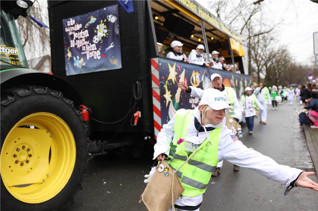 Karnevalsumzug 2023 in Selm: Viele Fotos von den Wagen und Fußgruppen Eindrücke vom Karnevalsumzug 2023 in Selm