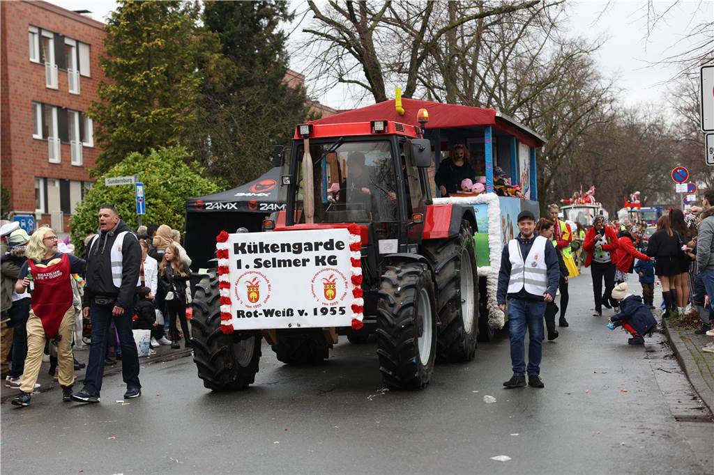 Karnevalsumzug 2023 in Selm: Viele Fotos von den Wagen und Fußgruppen Eindrücke vom Karnevalsumzug 2023 in Selm