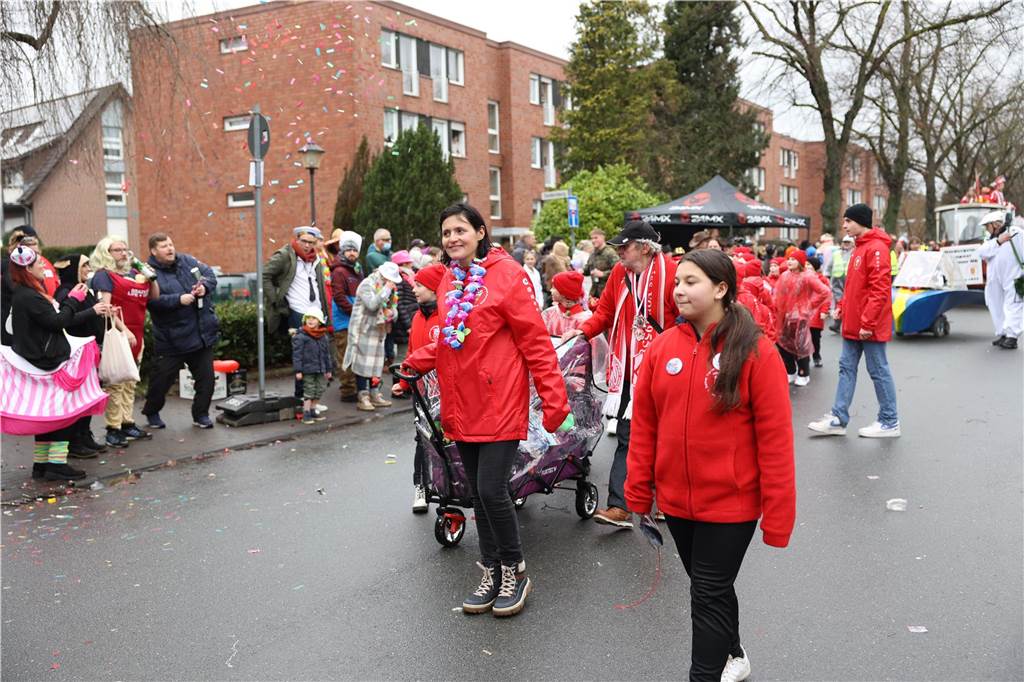 Karnevalsumzug 2023 in Selm: Viele Fotos von den Wagen und Fußgruppen Eindrücke vom Karnevalsumzug 2023 in Selm