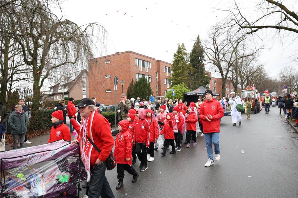 Karnevalsumzug 2023 in Selm: Viele Fotos von den Wagen und Fußgruppen Eindrücke vom Karnevalsumzug 2023 in Selm