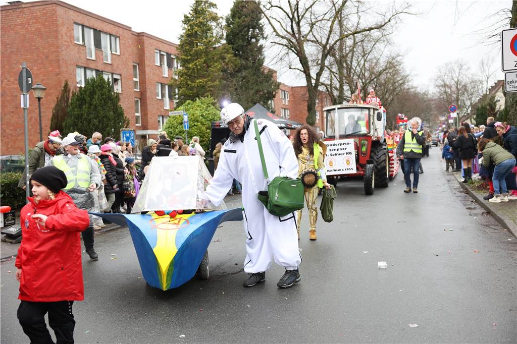 Karnevalsumzug 2023 in Selm: Viele Fotos von den Wagen und Fußgruppen Eindrücke vom Karnevalsumzug 2023 in Selm
