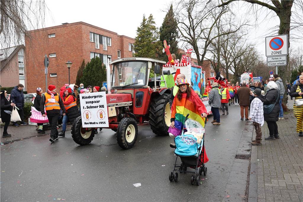 Karnevalsumzug 2023 in Selm: Viele Fotos von den Wagen und Fußgruppen Eindrücke vom Karnevalsumzug 2023 in Selm