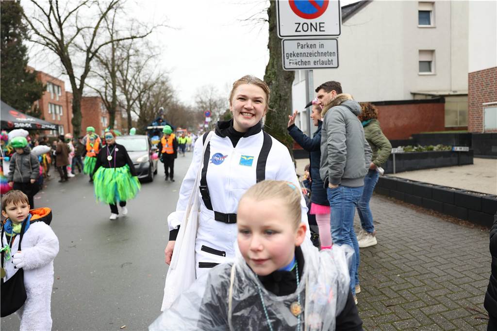 Karnevalsumzug 2023 in Selm: Viele Fotos von den Wagen und Fußgruppen Eindrücke vom Karnevalsumzug 2023 in Selm