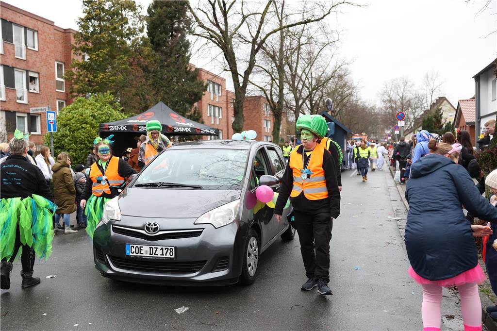 Karnevalsumzug 2023 in Selm: Viele Fotos von den Wagen und Fußgruppen Eindrücke vom Karnevalsumzug 2023 in Selm