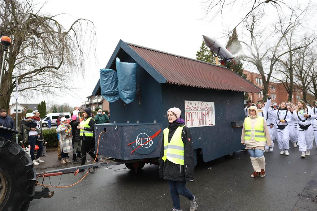 Karnevalsumzug 2023 in Selm: Viele Fotos von den Wagen und Fußgruppen Eindrücke vom Karnevalsumzug 2023 in Selm