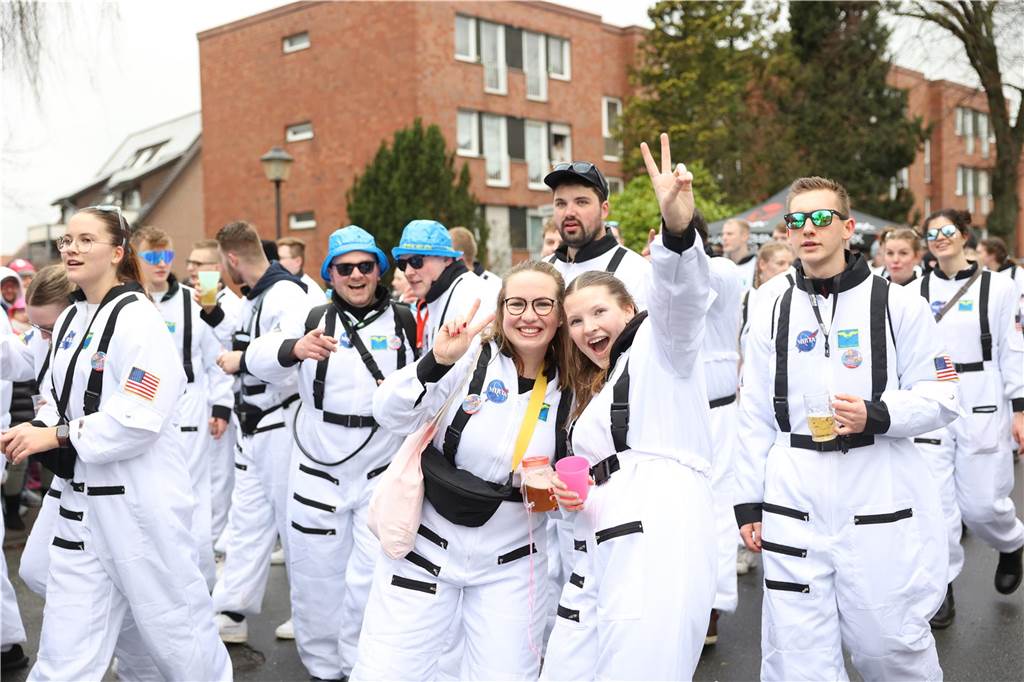 Karnevalsumzug 2023 in Selm: Viele Fotos von den Wagen und Fußgruppen Eindrücke vom Karnevalsumzug 2023 in Selm