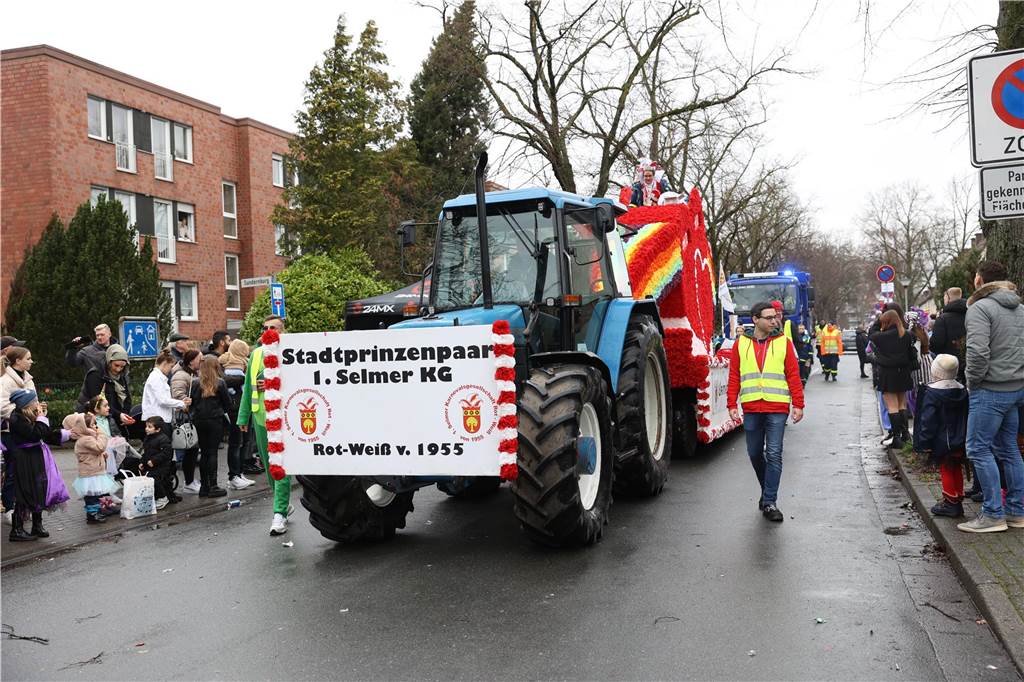 Karnevalsumzug 2023 in Selm: Viele Fotos von den Wagen und Fußgruppen Eindrücke vom Karnevalsumzug 2023 in Selm