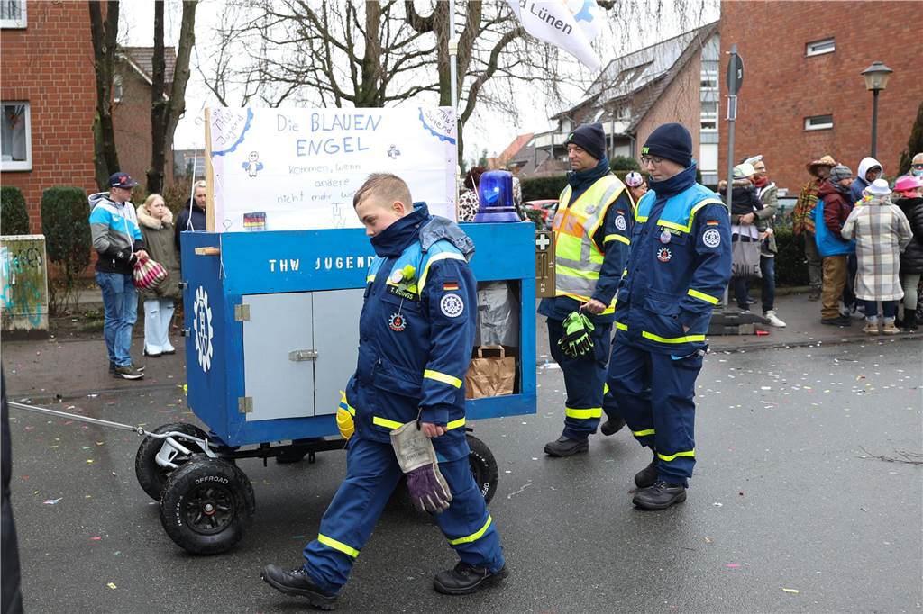 Karnevalsumzug 2023 in Selm: Viele Fotos von den Wagen und Fußgruppen Eindrücke vom Karnevalsumzug 2023 in Selm