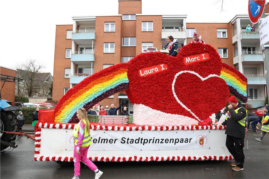 Karnevalsumzug 2023 in Selm: Viele Fotos von den Wagen und Fußgruppen Eindrücke vom Karnevalsumzug 2023 in Selm
