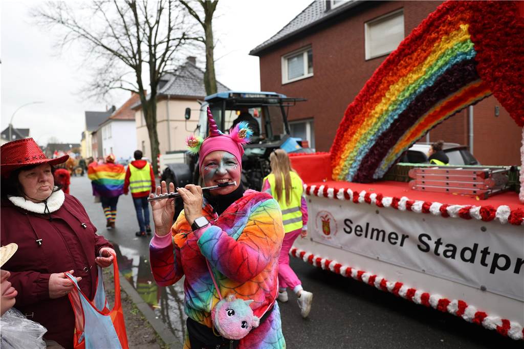 Karnevalsumzug 2023 in Selm: Viele Fotos von den Wagen und Fußgruppen Eindrücke vom Karnevalsumzug 2023 in Selm