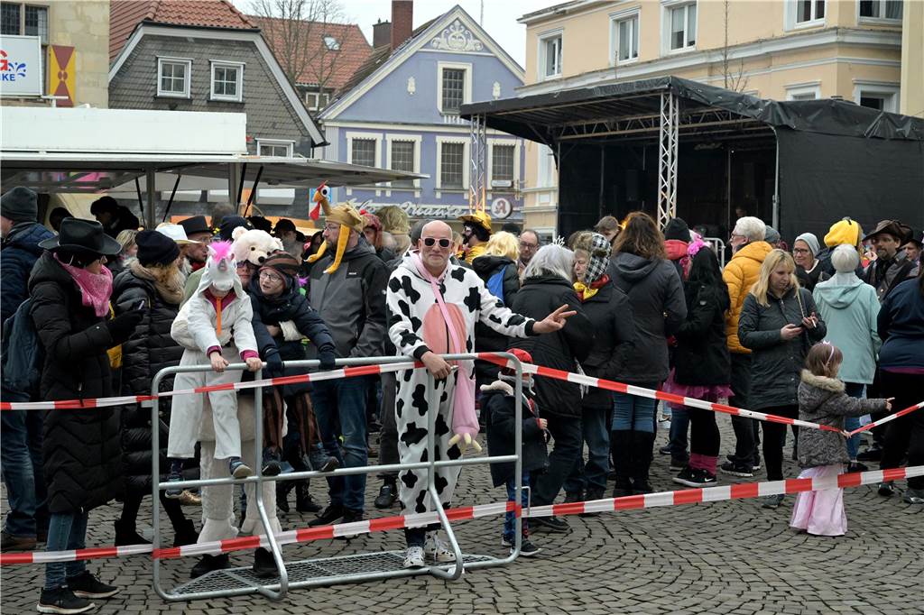 Karnevalsumzug 2023 in Werne: Viele Fotos vom Rosemontag Eindrücke vom Karnevalsumzug 2023 in Werne