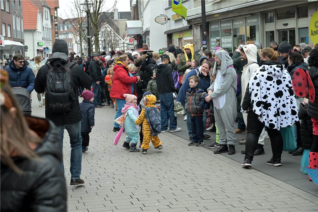 Karnevalsumzug 2023 in Werne: Viele Fotos vom Rosemontag Eindrücke vom Karnevalsumzug 2023 in Werne