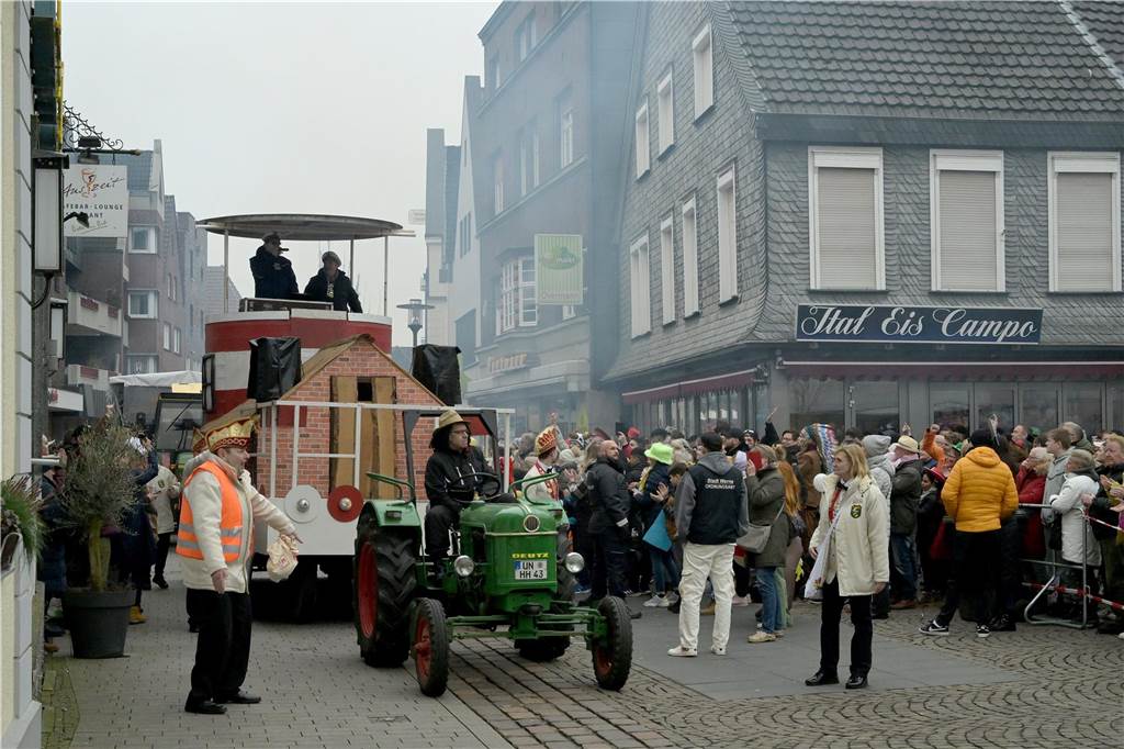Karnevalsumzug 2023 in Werne: Viele Fotos vom Rosemontag Eindrücke vom Karnevalsumzug 2023 in Werne