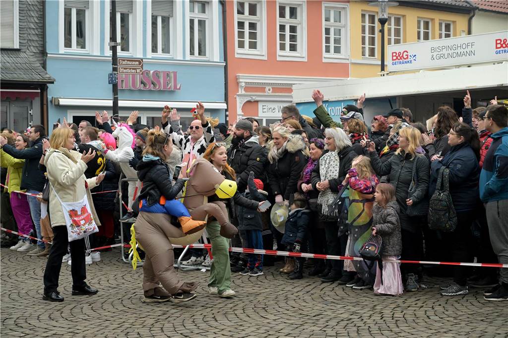 Karnevalsumzug 2023 in Werne: Viele Fotos vom Rosemontag Eindrücke vom Karnevalsumzug 2023 in Werne