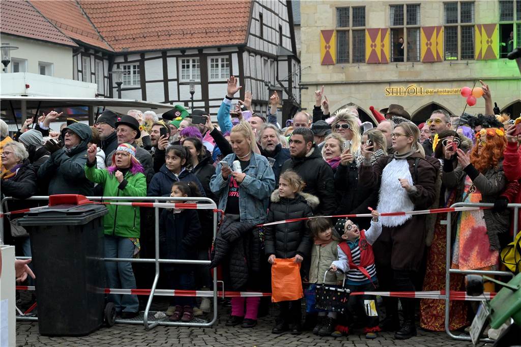 Karnevalsumzug 2023 in Werne: Viele Fotos vom Rosemontag Eindrücke vom Karnevalsumzug 2023 in Werne