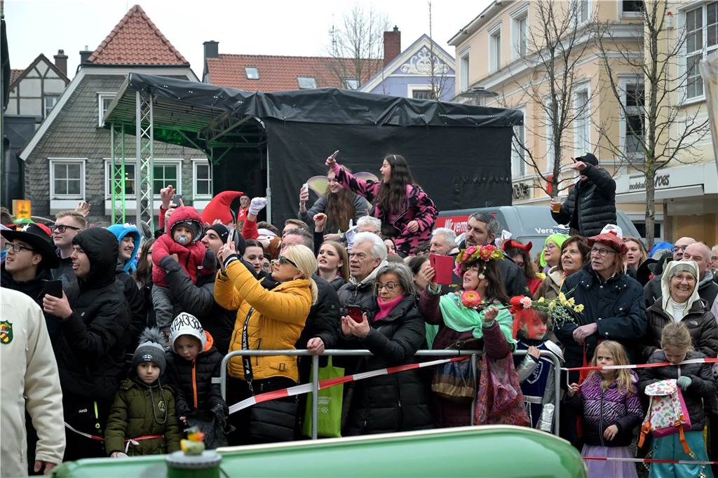 Karnevalsumzug 2023 in Werne: Viele Fotos vom Rosemontag Eindrücke vom Karnevalsumzug 2023 in Werne