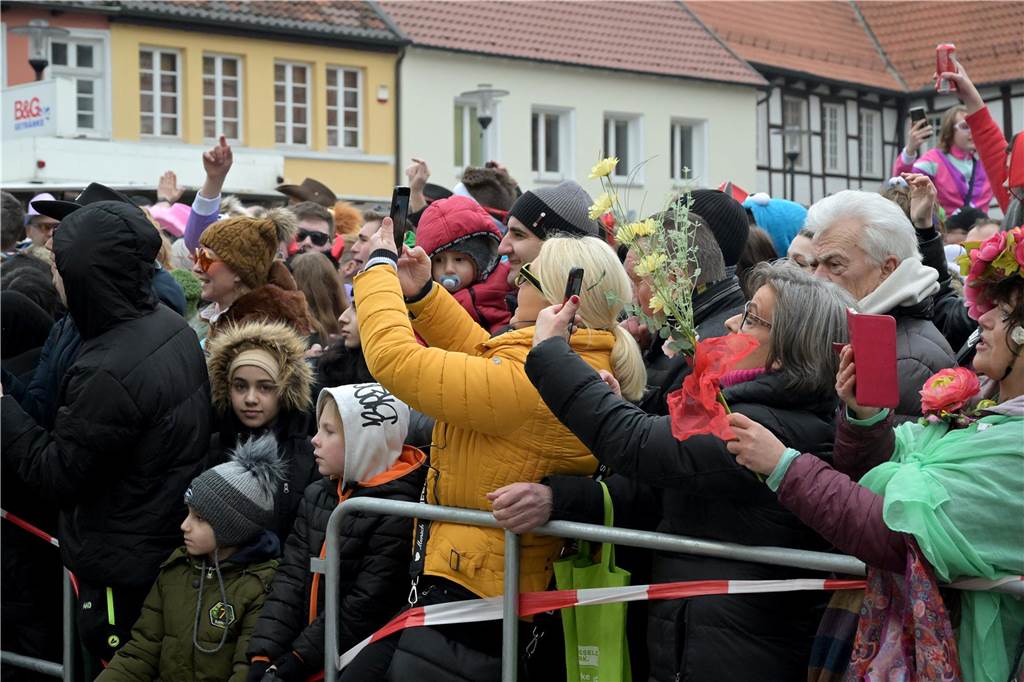 Karnevalsumzug 2023 in Werne: Viele Fotos vom Rosemontag Eindrücke vom Karnevalsumzug 2023 in Werne
