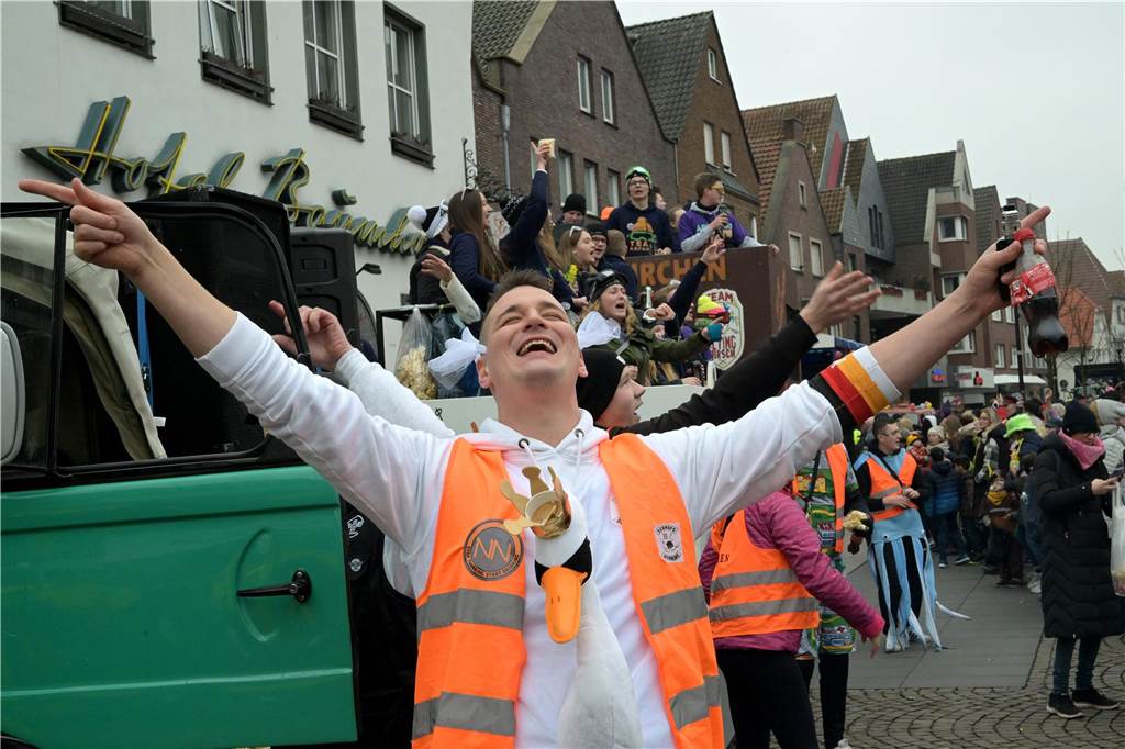 Karnevalsumzug 2023 in Werne: Viele Fotos vom Rosemontag Eindrücke vom Karnevalsumzug 2023 in Werne