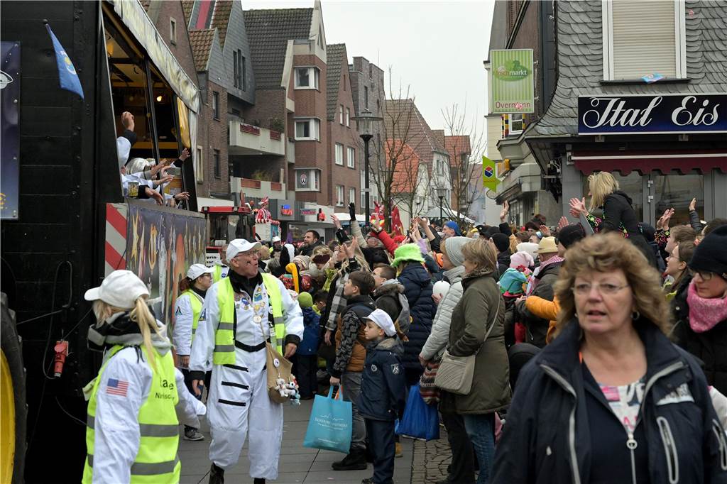 Karnevalsumzug 2023 in Werne: Viele Fotos vom Rosemontag Eindrücke vom Karnevalsumzug 2023 in Werne