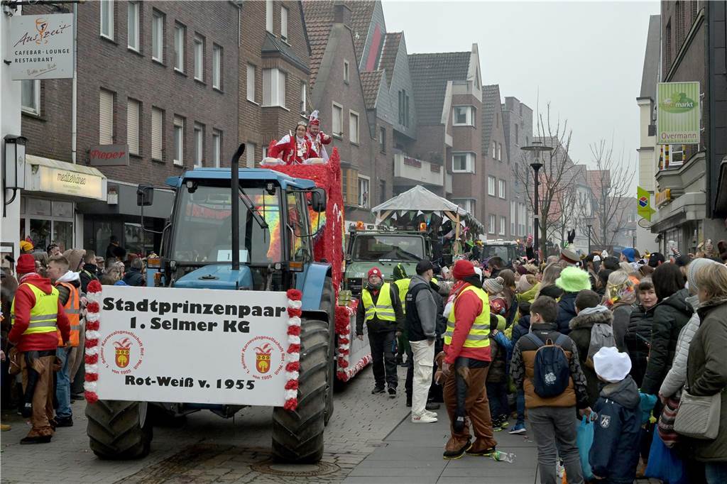 Karnevalsumzug 2023 in Werne: Viele Fotos vom Rosemontag Eindrücke vom Karnevalsumzug 2023 in Werne