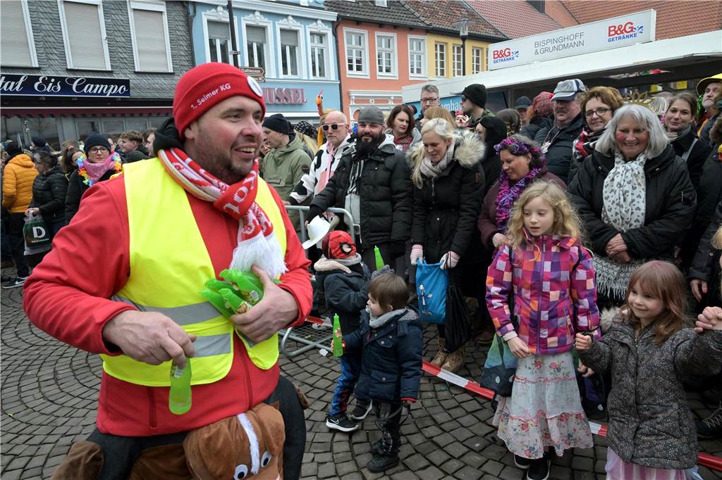 Karnevalsumzug 2023 in Werne: Viele Fotos vom Rosemontag Eindrücke vom Karnevalsumzug 2023 in Werne