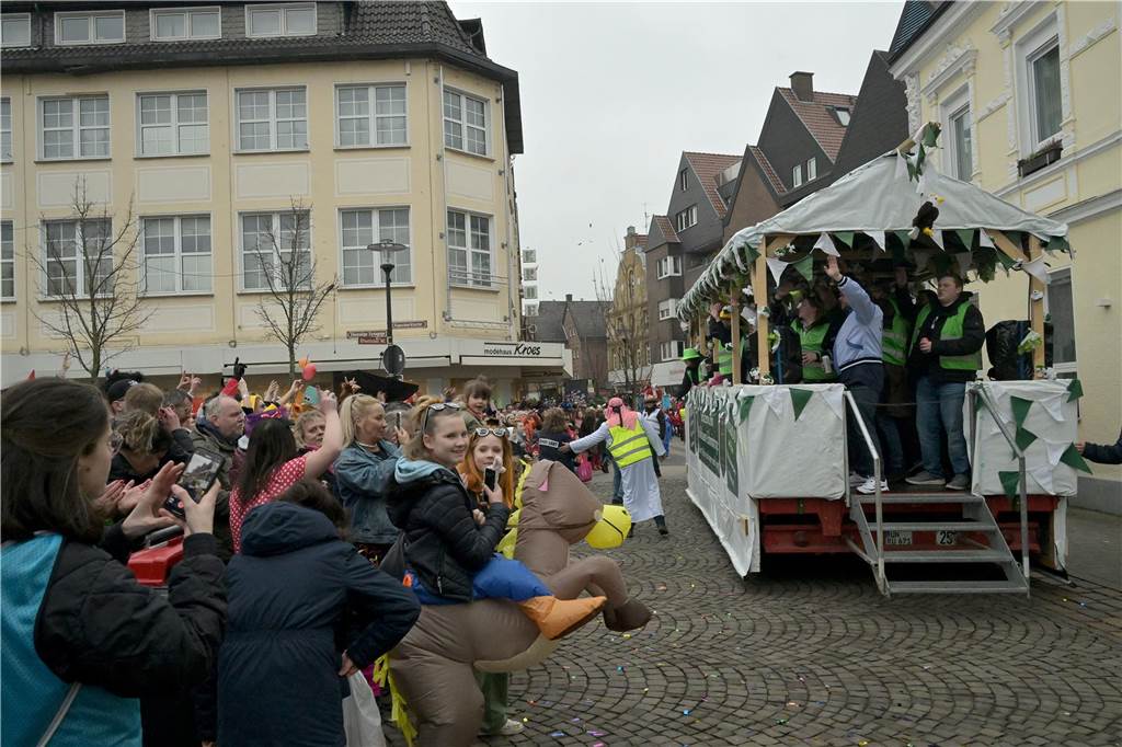 Karnevalsumzug 2023 in Werne: Viele Fotos vom Rosemontag Eindrücke vom Karnevalsumzug 2023 in Werne