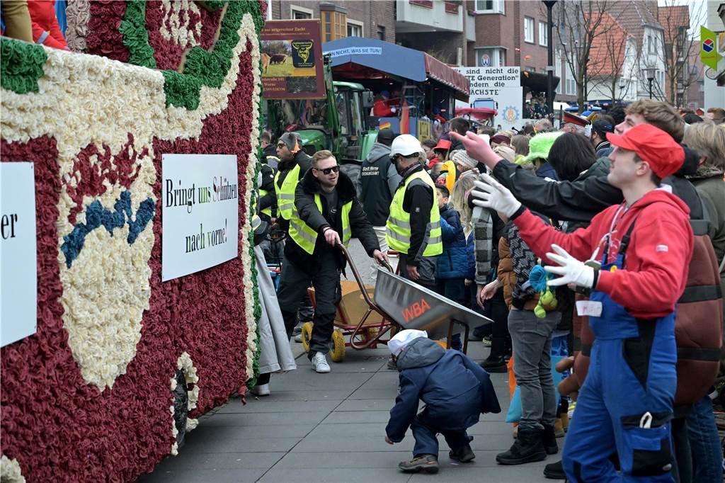 Karnevalsumzug 2023 in Werne: Viele Fotos vom Rosemontag Eindrücke vom Karnevalsumzug 2023 in Werne