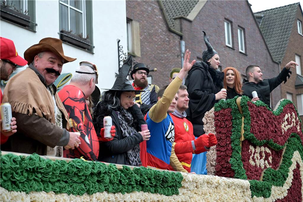 Karnevalsumzug 2023 in Werne: Viele Fotos vom Rosemontag Eindrücke vom Karnevalsumzug 2023 in Werne