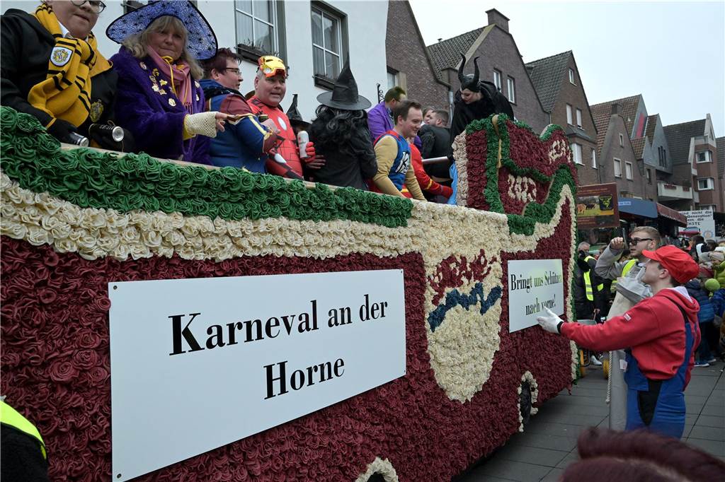 Karnevalsumzug 2023 in Werne: Viele Fotos vom Rosemontag Eindrücke vom Karnevalsumzug 2023 in Werne