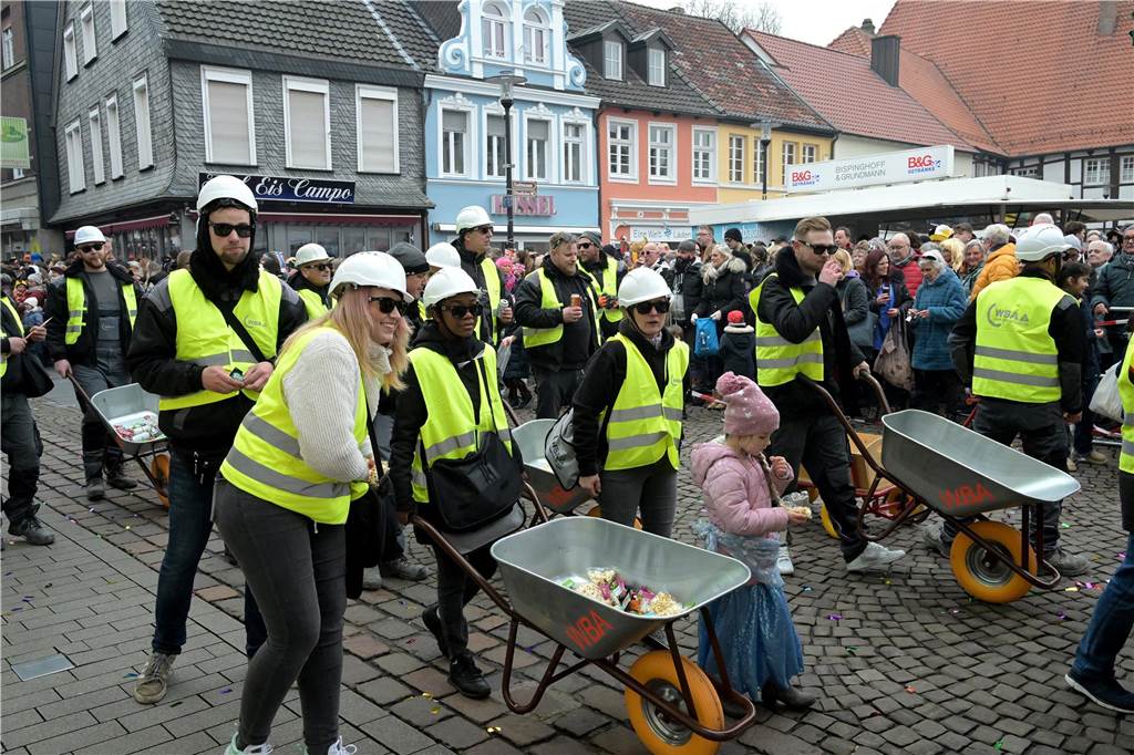 Karnevalsumzug 2023 in Werne: Viele Fotos vom Rosemontag Eindrücke vom Karnevalsumzug 2023 in Werne