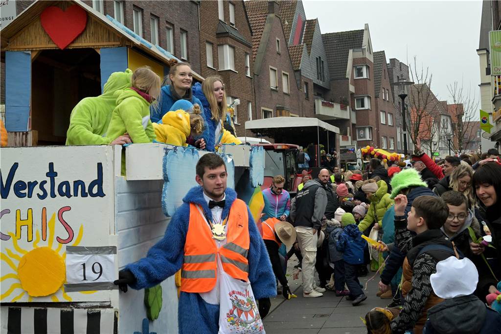 Karnevalsumzug 2023 in Werne: Viele Fotos vom Rosemontag Eindrücke vom Karnevalsumzug 2023 in Werne