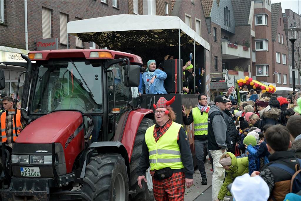 Karnevalsumzug 2023 in Werne: Viele Fotos vom Rosemontag Eindrücke vom Karnevalsumzug 2023 in Werne