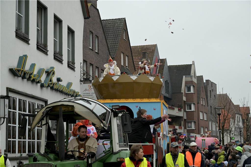 Karnevalsumzug 2023 in Werne: Viele Fotos vom Rosemontag Eindrücke vom Karnevalsumzug 2023 in Werne