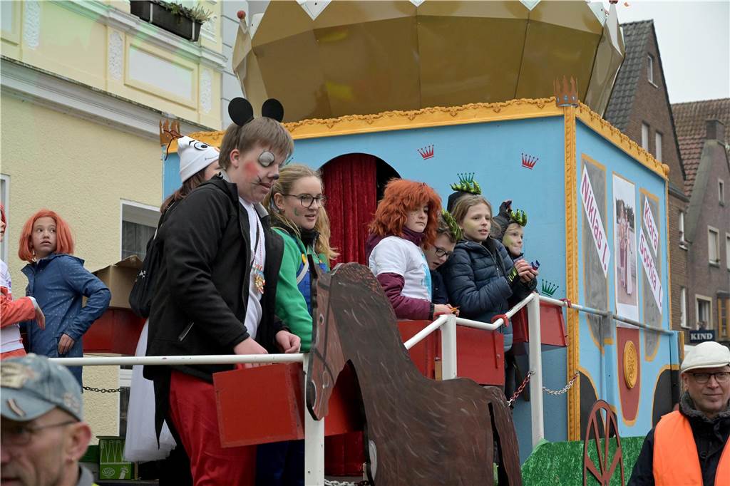 Karnevalsumzug 2023 in Werne: Viele Fotos vom Rosemontag Eindrücke vom Karnevalsumzug 2023 in Werne
