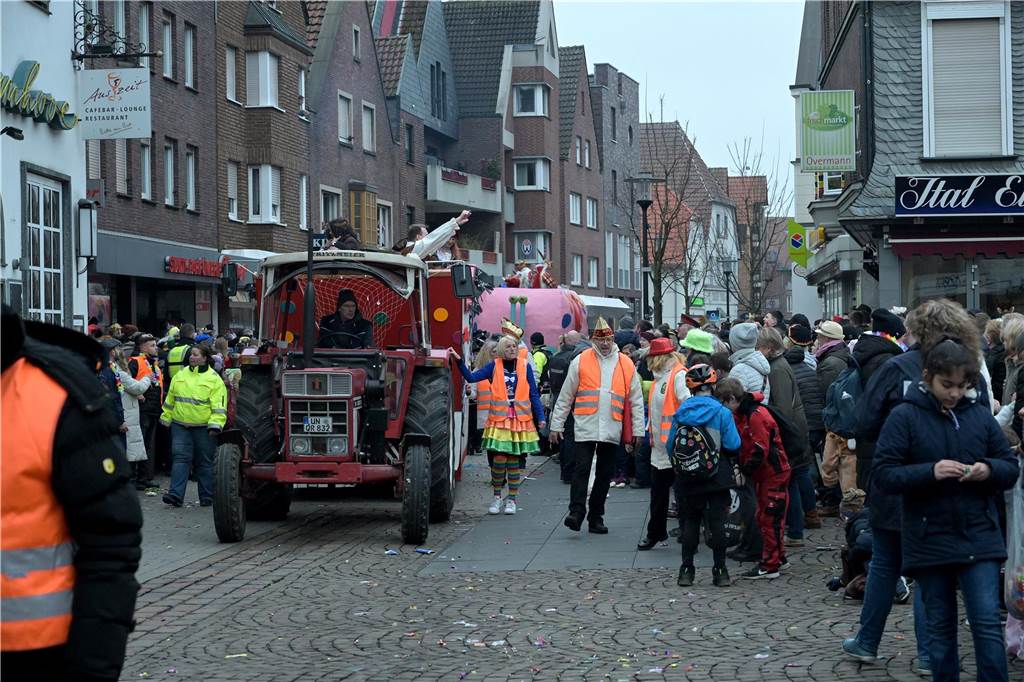 Karnevalsumzug 2023 in Werne: Viele Fotos vom Rosemontag Eindrücke vom Karnevalsumzug 2023 in Werne