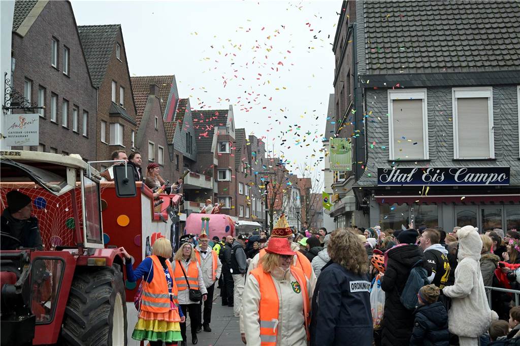 Karnevalsumzug 2023 in Werne: Viele Fotos vom Rosemontag Eindrücke vom Karnevalsumzug 2023 in Werne
