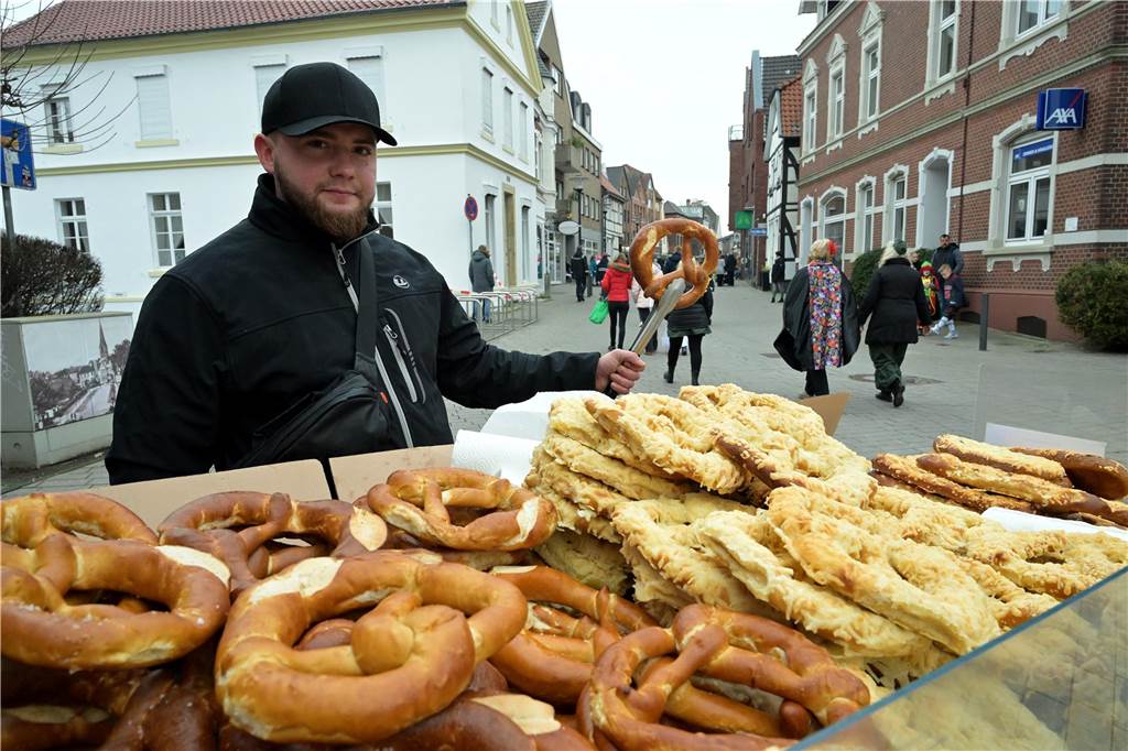 Karnevalsumzug 2023 in Werne: Viele Fotos vom Rosemontag Eindrücke vom Karnevalsumzug 2023 in Werne