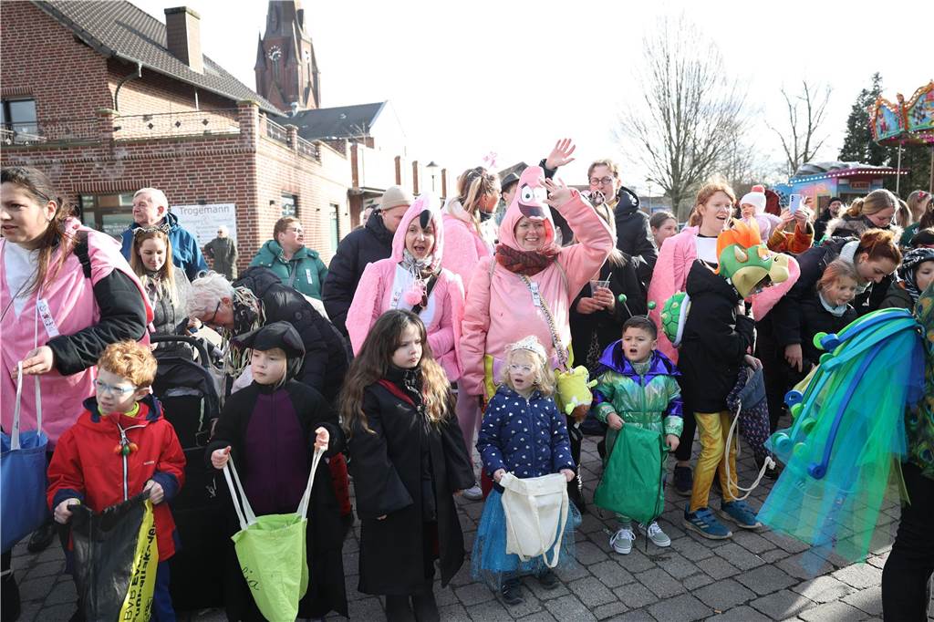 Karnevalsumzug durch Olfen 2024: Die schönsten Fotos von Nelkendienstag - Teil 2 Eindrücke vom Karnevalsumzug 2024 in Olfen