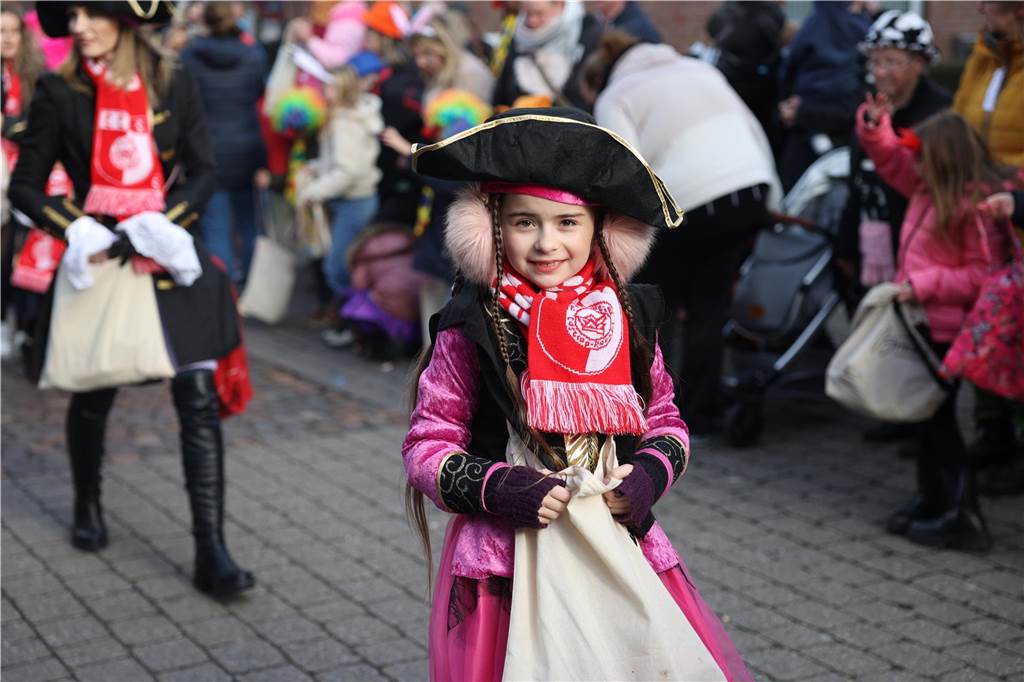 Karnevalsumzug durch Olfen 2024: Die schönsten Fotos von Nelkendienstag - Teil 2 Eindrücke vom Karnevalsumzug 2024 in Olfen