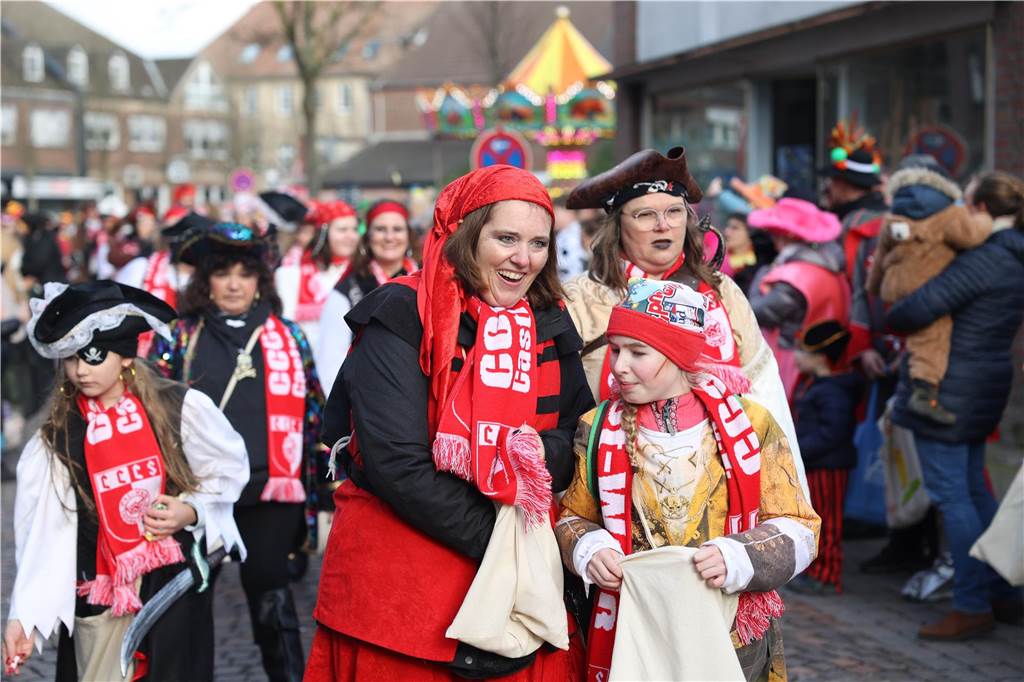 Karnevalsumzug durch Olfen 2024: Die schönsten Fotos von Nelkendienstag - Teil 2 Eindrücke vom Karnevalsumzug 2024 in Olfen