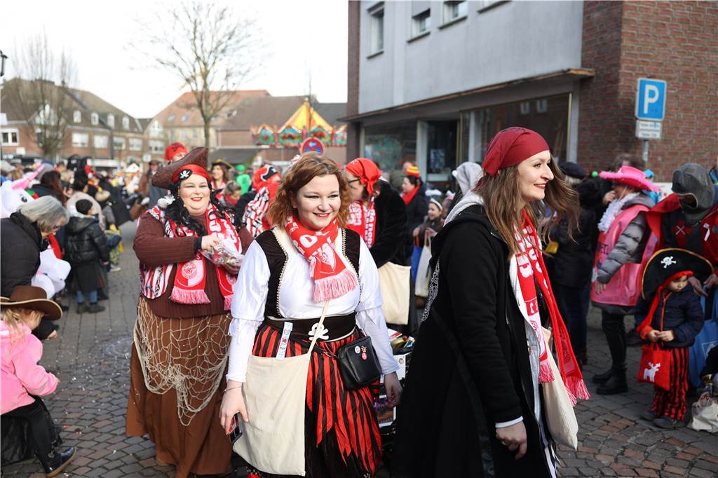 Karnevalsumzug durch Olfen 2024: Die schönsten Fotos von Nelkendienstag - Teil 2 Eindrücke vom Karnevalsumzug 2024 in Olfen