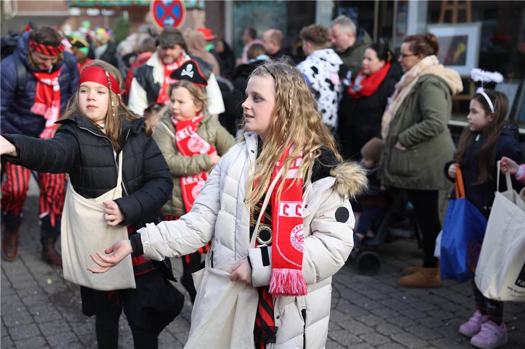 Karnevalsumzug durch Olfen 2024: Die schönsten Fotos von Nelkendienstag - Teil 2 Eindrücke vom Karnevalsumzug 2024 in Olfen