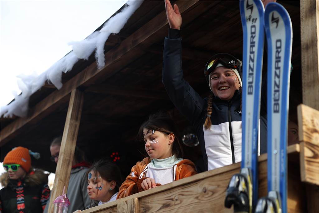 Karnevalsumzug durch Olfen 2024: Die schönsten Fotos von Nelkendienstag - Teil 2 Eindrücke vom Karnevalsumzug 2024 in Olfen