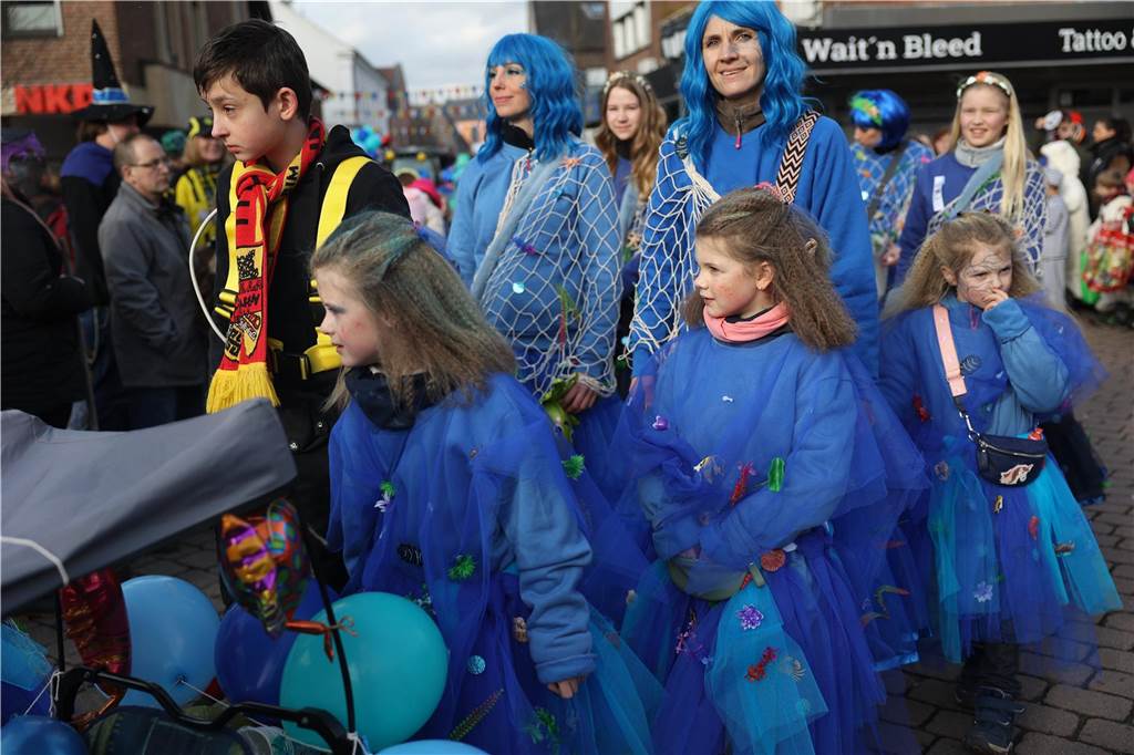 Karnevalsumzug durch Olfen 2024: Die schönsten Fotos von Nelkendienstag - Teil 2 Eindrücke vom Karnevalsumzug 2024 in Olfen